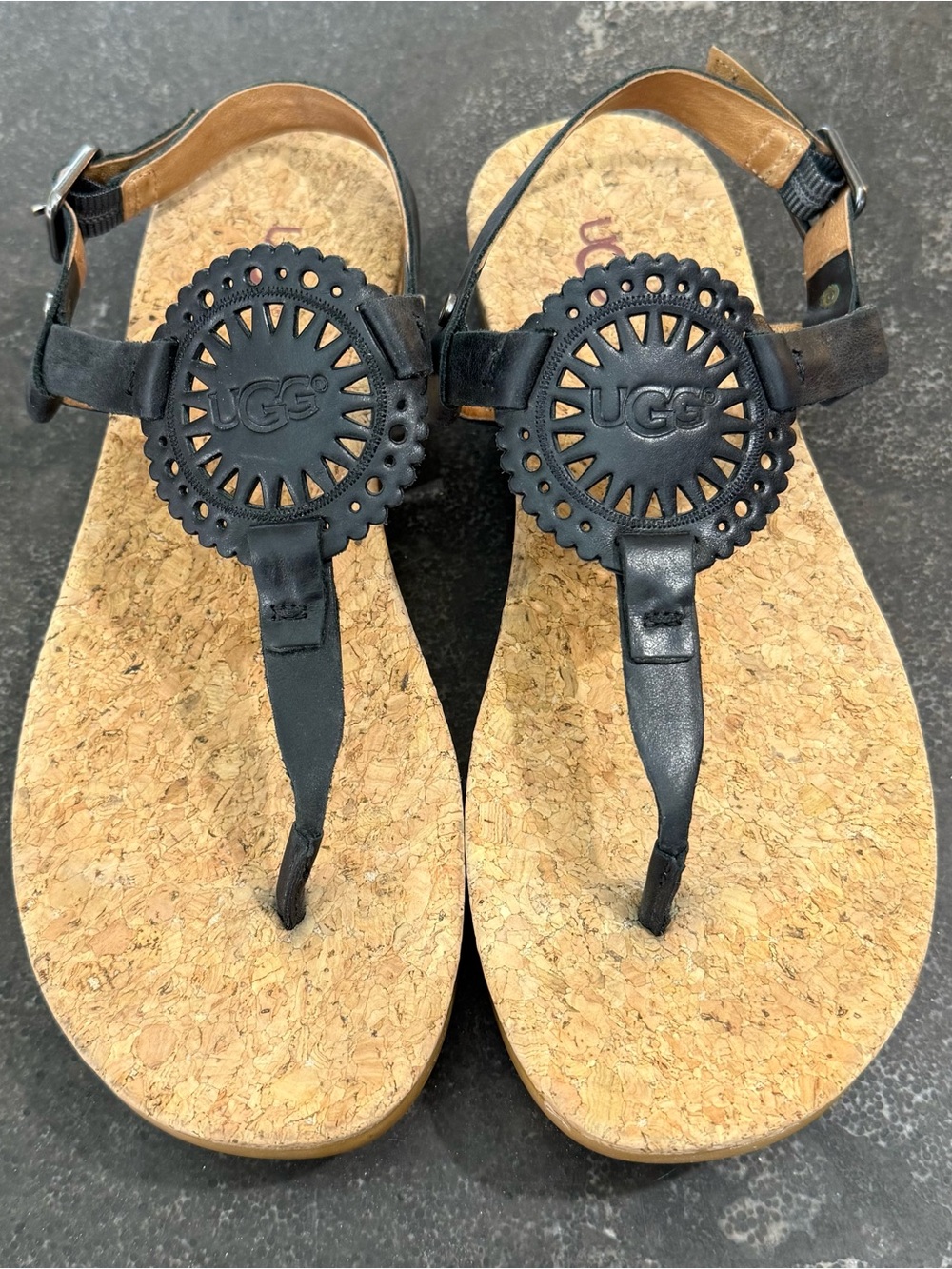 UGG Ayden ll Black Leather Thong Sandals with Cork Footbed EUC